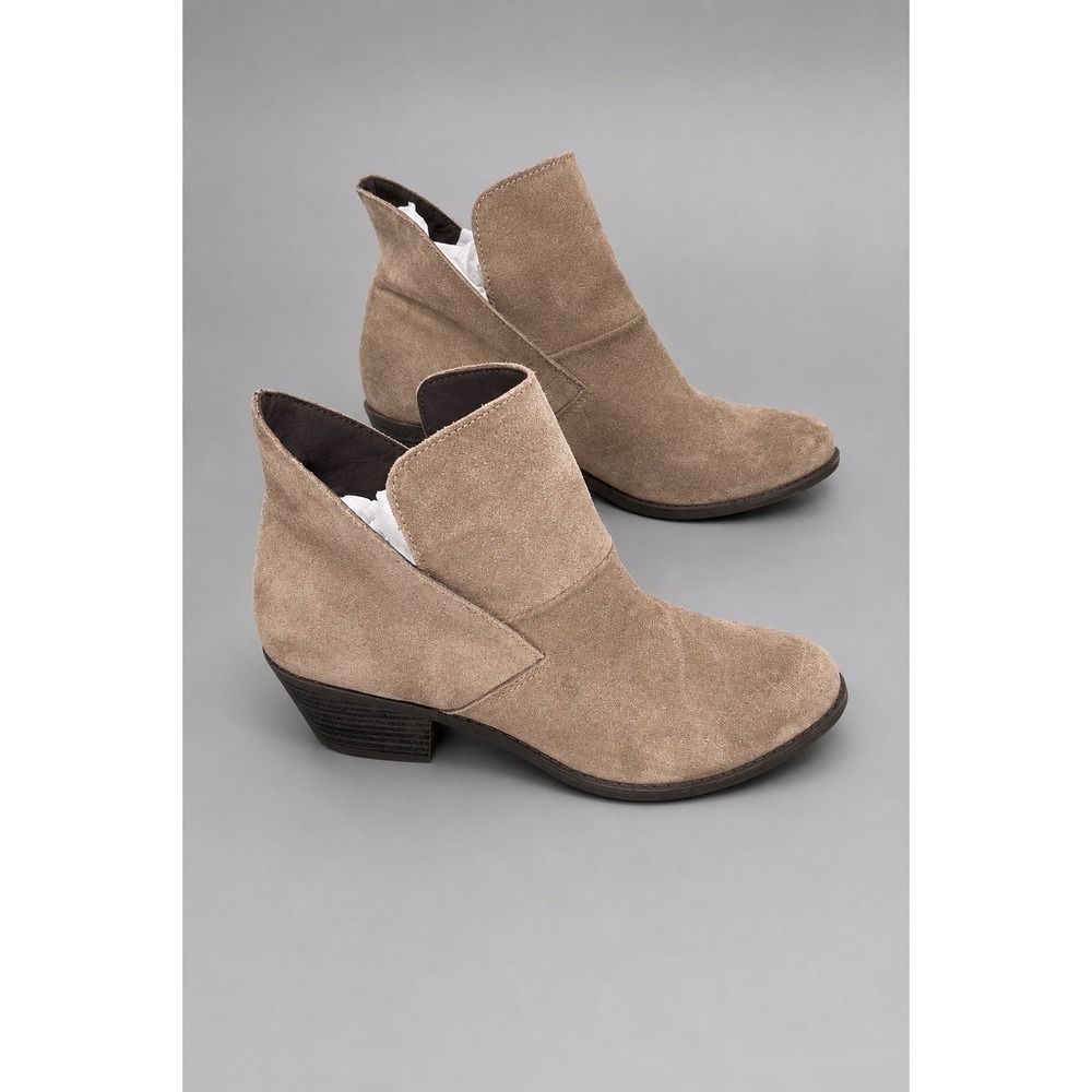 Me Too Zeus Taupe Suede Leather Ankle Booties Size 8.5M Low Block Heel Boots